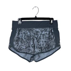 Under Armour Gray Printed Speedpocket Heatgear Fitted Running Shorts Size M